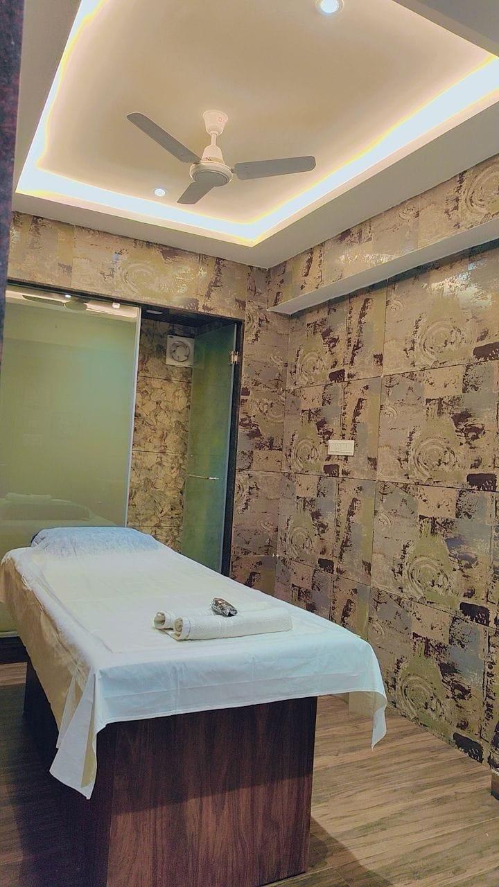 HF Spa and Salon interior photograph 1