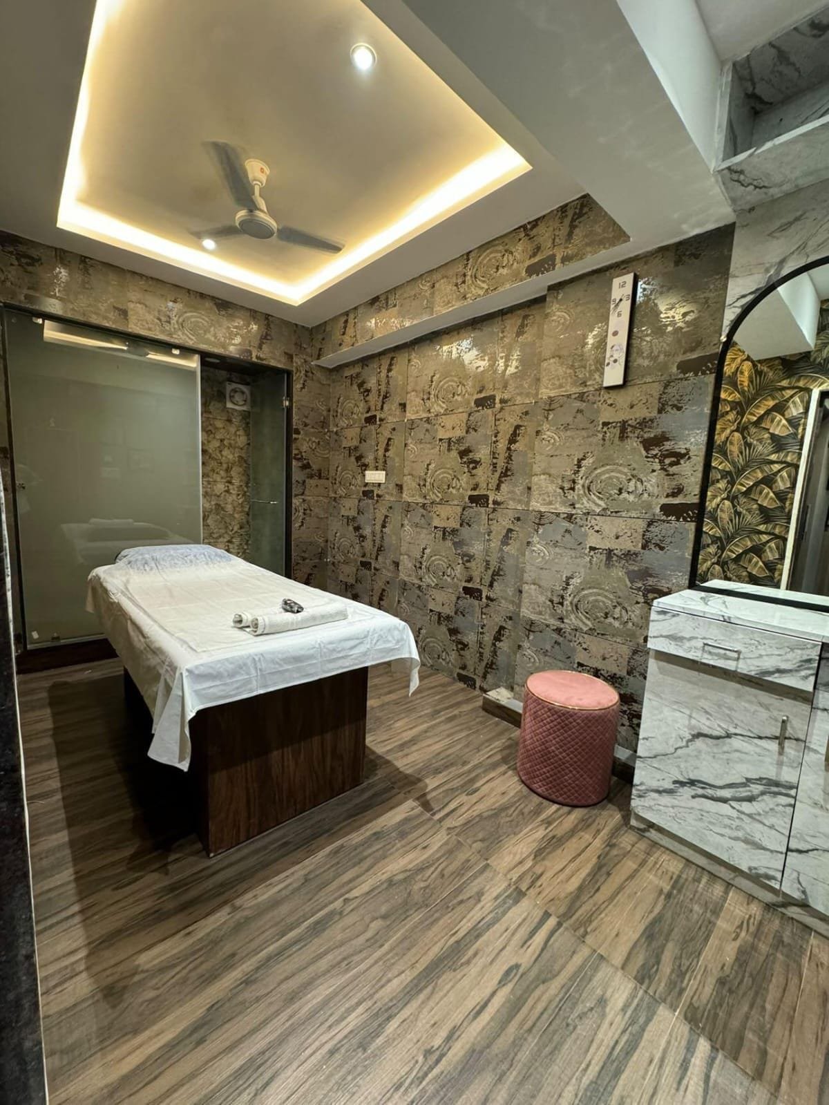HF Spa and Salon interior photograph 8